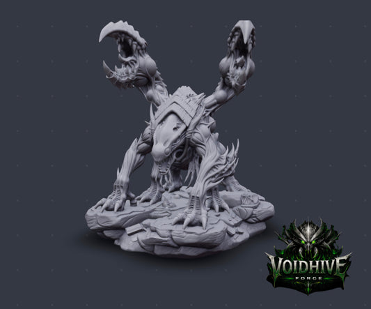 VoidHive Forge Void Reaper Claw resin miniature – single-headed alien predator with two giant scythe claws raised overhead, front view