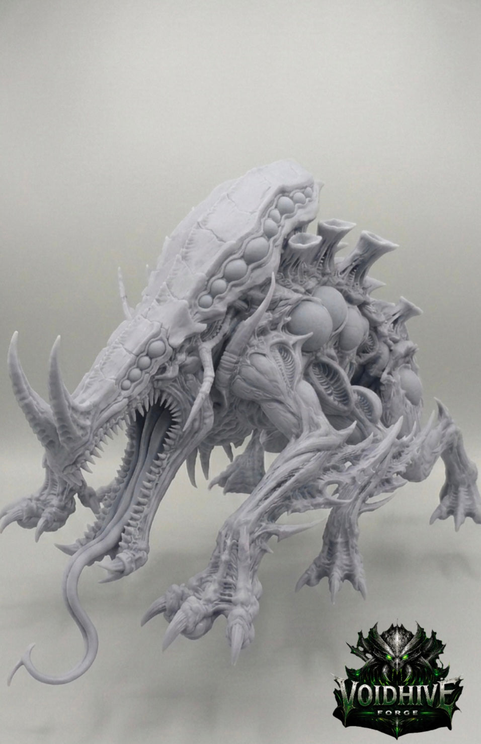 Void Stalker Armoured Predator grey resin miniature, front view showing hunched bipedal stance with multiple limbs, sucker-tipped appendages and horned skull"
