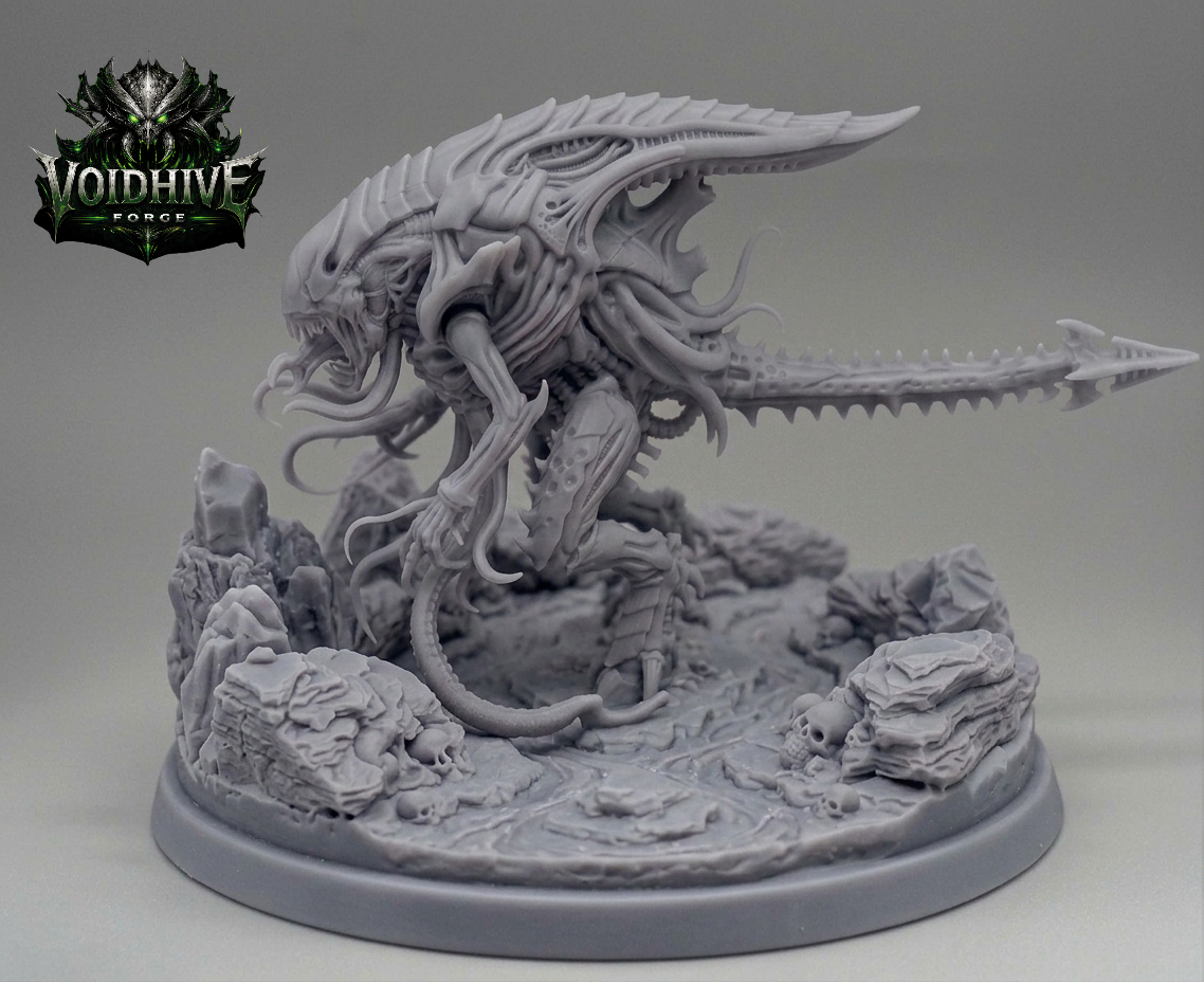 Voidfang Reaper resin miniature by VoidHive Forge — top-down view showing base detail and skull scatter"